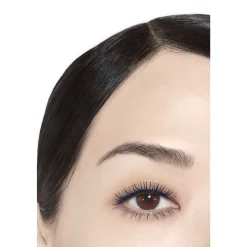 DIE ALL-IN-ONE-MASCARA: VOLUMEN, LÄNGE, SCHWUNG UND DEFINITION