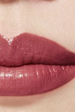 FARBINTENSIVER LIPPENSTIFT. KONZENTRIERTE LEUCHTKRAFT UND PFLEGE. REFILLABLE