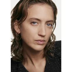 FOUNDATION MIT WEICHZEICHNEREFFEKT. SAMTIG-MATTES FINISH.