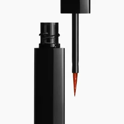 HOCHPRÄZISER FLÜSSIGER EYELINER ‒ LANGANHALTEND UND WASSERFEST